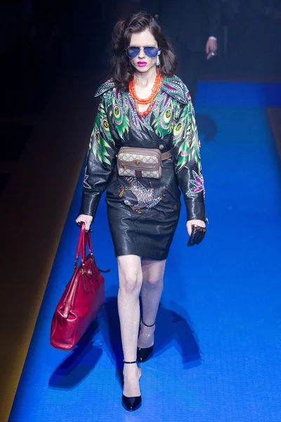 Look 13